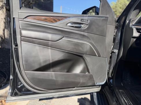 Used 2021 Cadillac Escalade Premium Luxury Platinum image 13