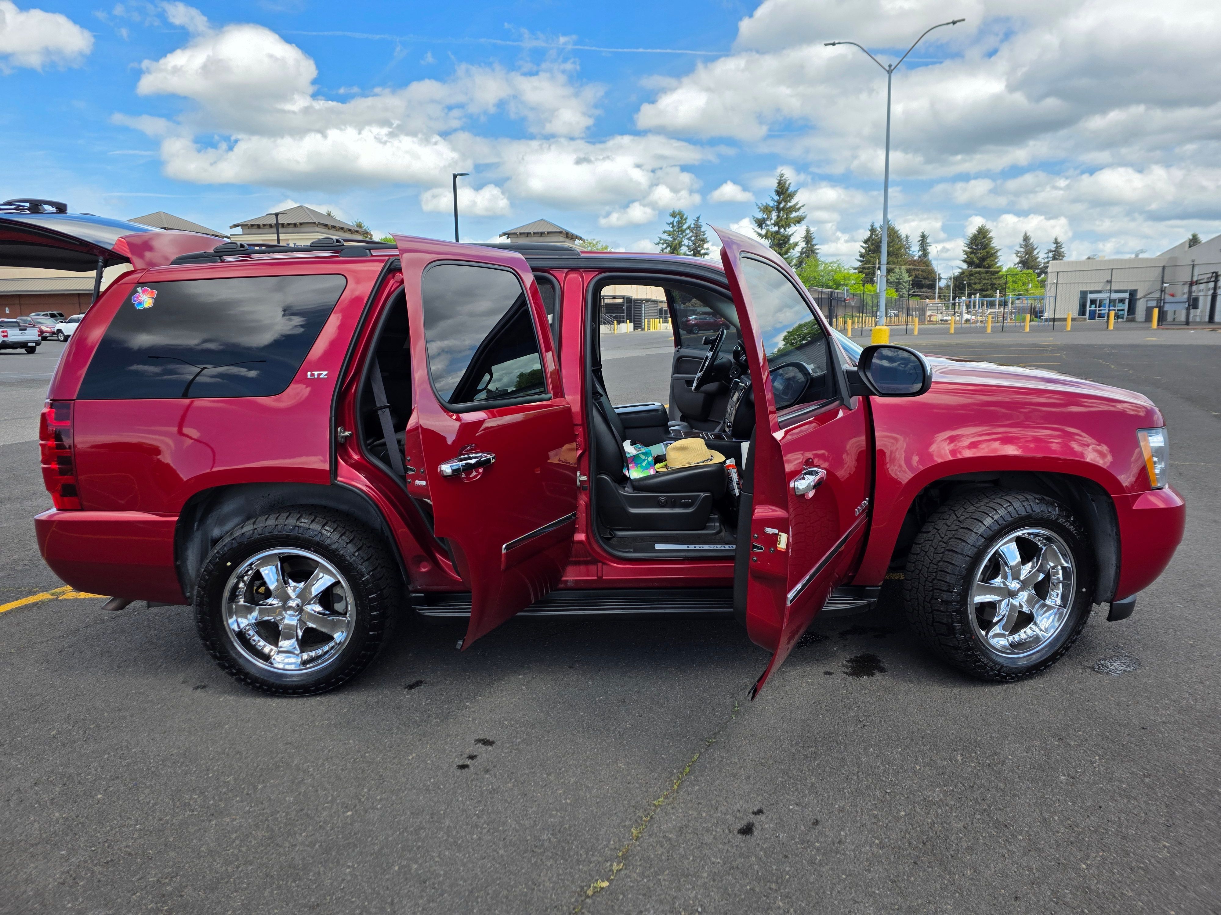 Used 2014 Chevrolet Tahoe LTZ AWD/4WD image 11