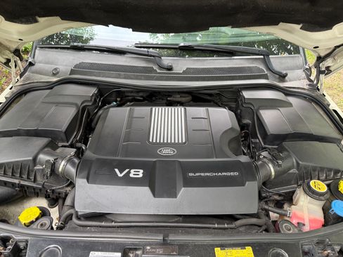 Used 2010 Land Rover Range Rover Sport Supercharged AWD/4WD image 18