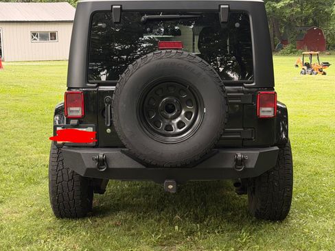 Used 2013 Jeep Wrangler Unlimited Sahara AWD/4WD image 4