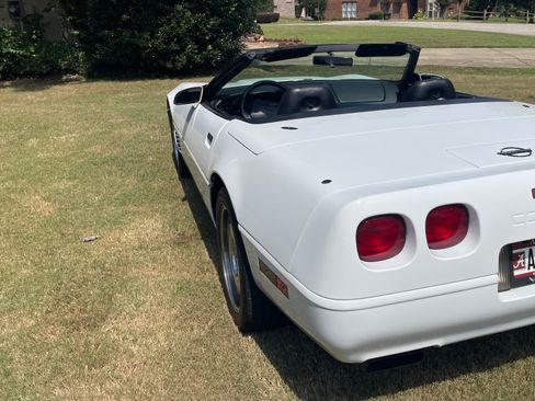 Used 1995 Chevrolet Corvette Convertible image 9