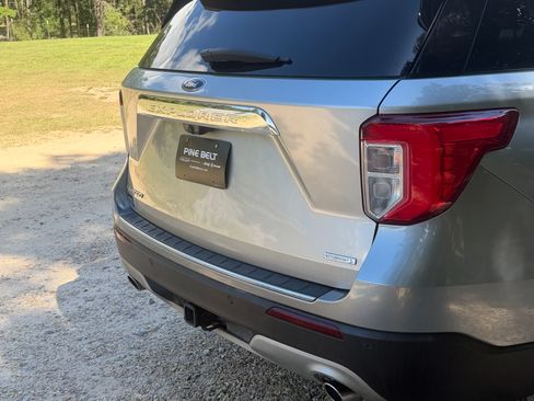 Used 2020 Ford Explorer Limited w/ Class III Trailer Tow Package RWD image 4