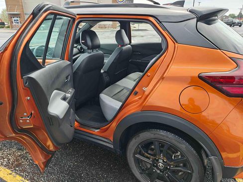 Used 2021 Nissan Kicks SR w/ SR Premium Package FWD image 17