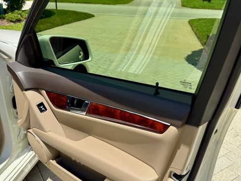 Used 2011 Mercedes-Benz C 300 Sedan image 15