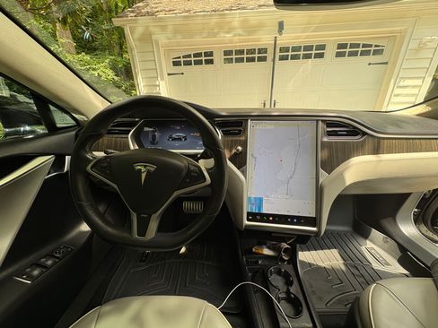 Used 2013 Tesla Model S Performance RWD image 6