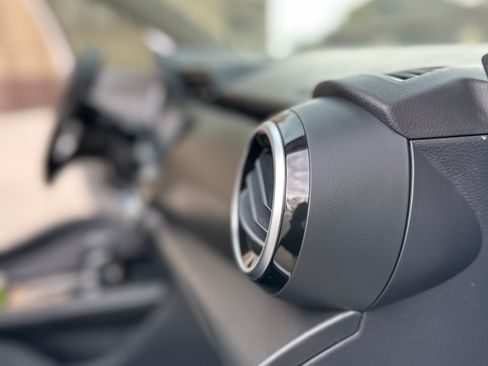 Used 2023 Nissan Kicks SV image 16