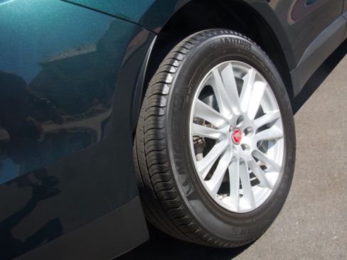 Used 2017 Jaguar F-PACE Prestige image 5