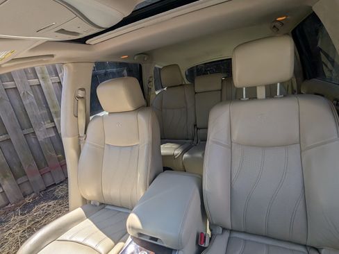 Used 2013 INFINITI JX35 35 Sport Utility 4D w/ Premium Pkg image 8