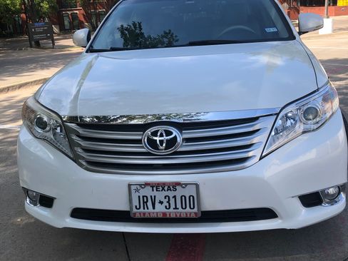 Used 2012 Toyota Avalon FWD image 1