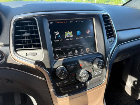 Used 2015 Jeep Grand Cherokee Limited w/ Luxury Group II AWD/4WD image 11