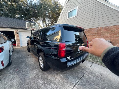 Used 2016 Chevrolet Suburban LT image 9