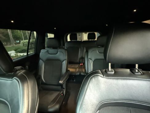 Used 2022 Jeep Grand Cherokee L Laredo image 9