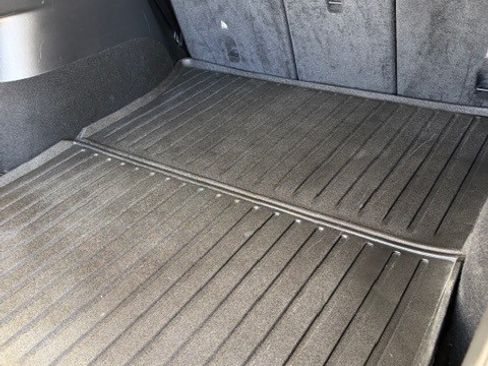 Used 2022 Tesla Model Y Long Range image 11