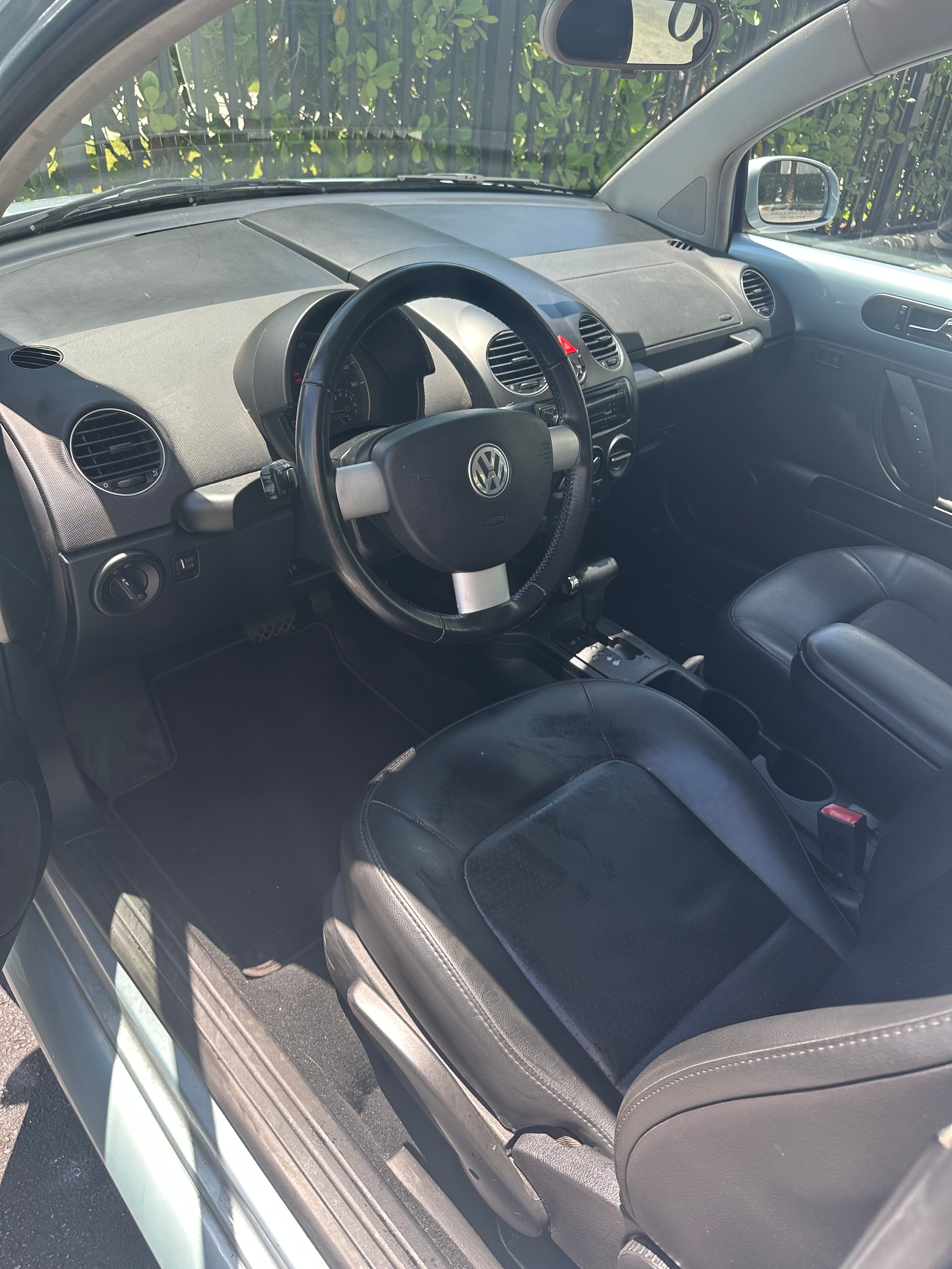 Used 2009 Volkswagen Beetle Coupe FWD image 5