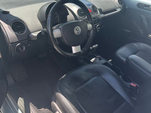 Used 2009 Volkswagen Beetle Coupe FWD image 5