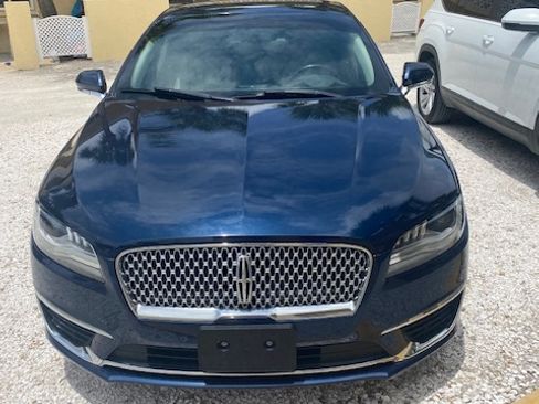 Used 2017 Lincoln MKZ Premiere FWD image 1