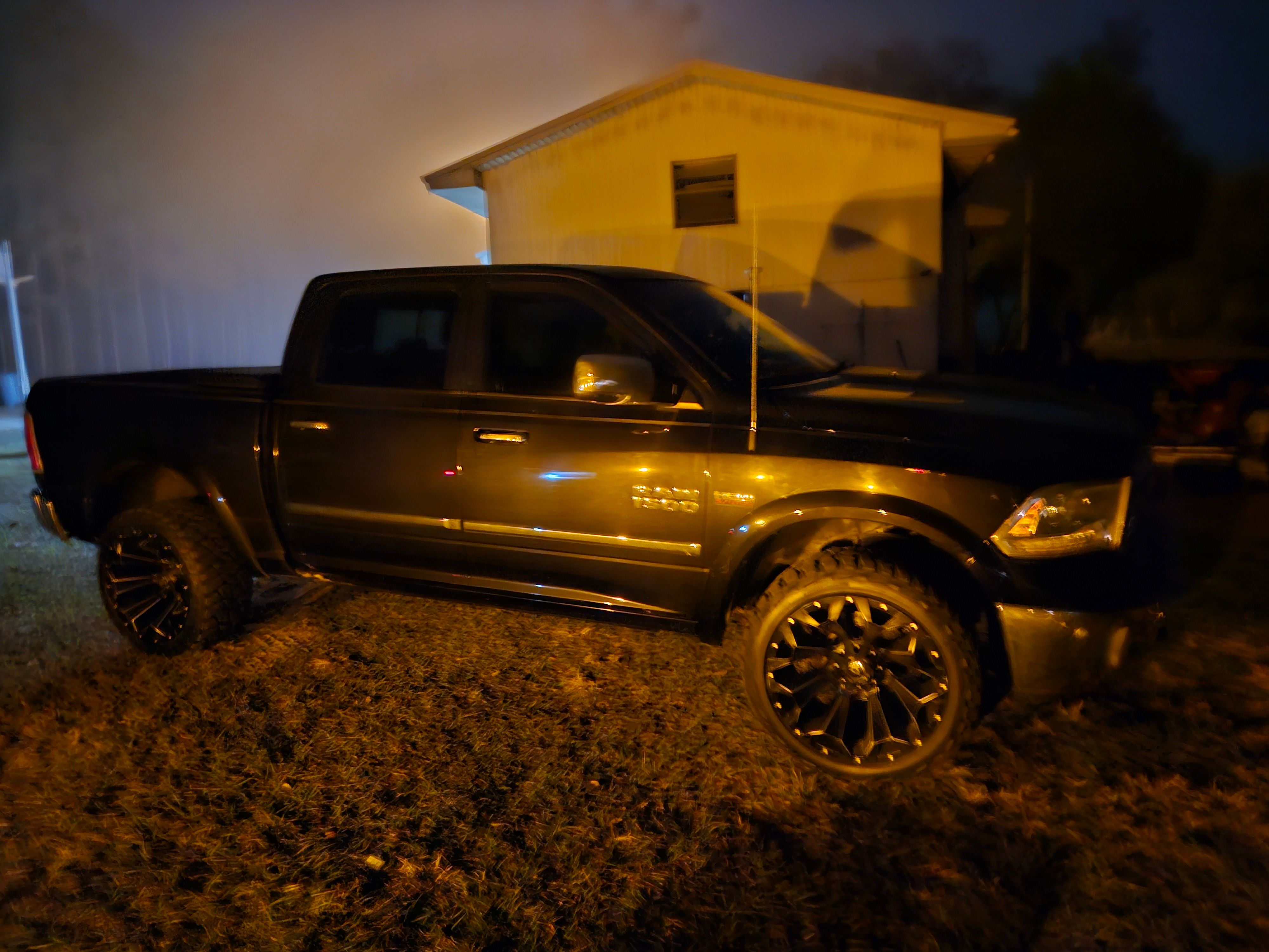 Used 2015 RAM 1500 Limited AWD/4WD image 9