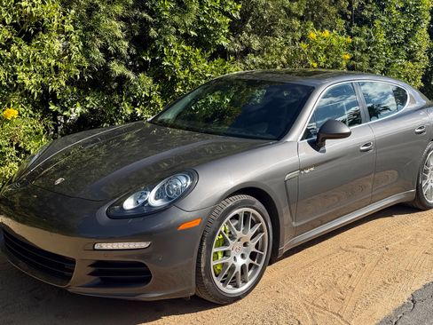 Used 2016 Porsche Panamera S RWD image 1