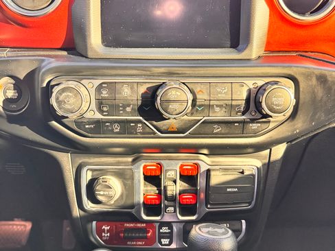 Used 2021 Jeep Wrangler Unlimited Rubicon image 16