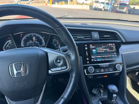 Used 2018 Honda Civic EX-L image 4