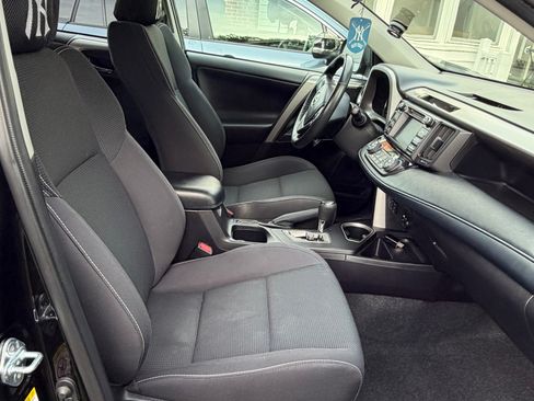 Used 2018 Toyota RAV4 XLE AWD/4WD image 9