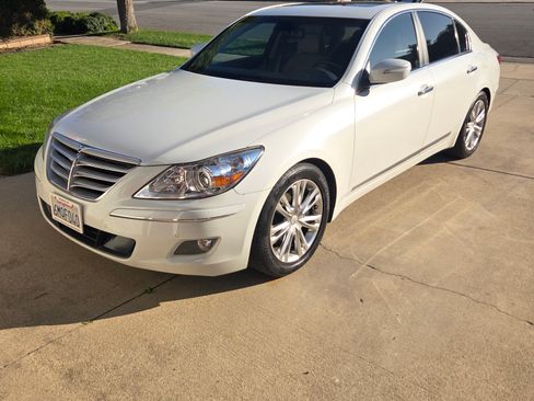 Used 2010 Hyundai Genesis 4.6 w/ Technology Pkg 5 image 6