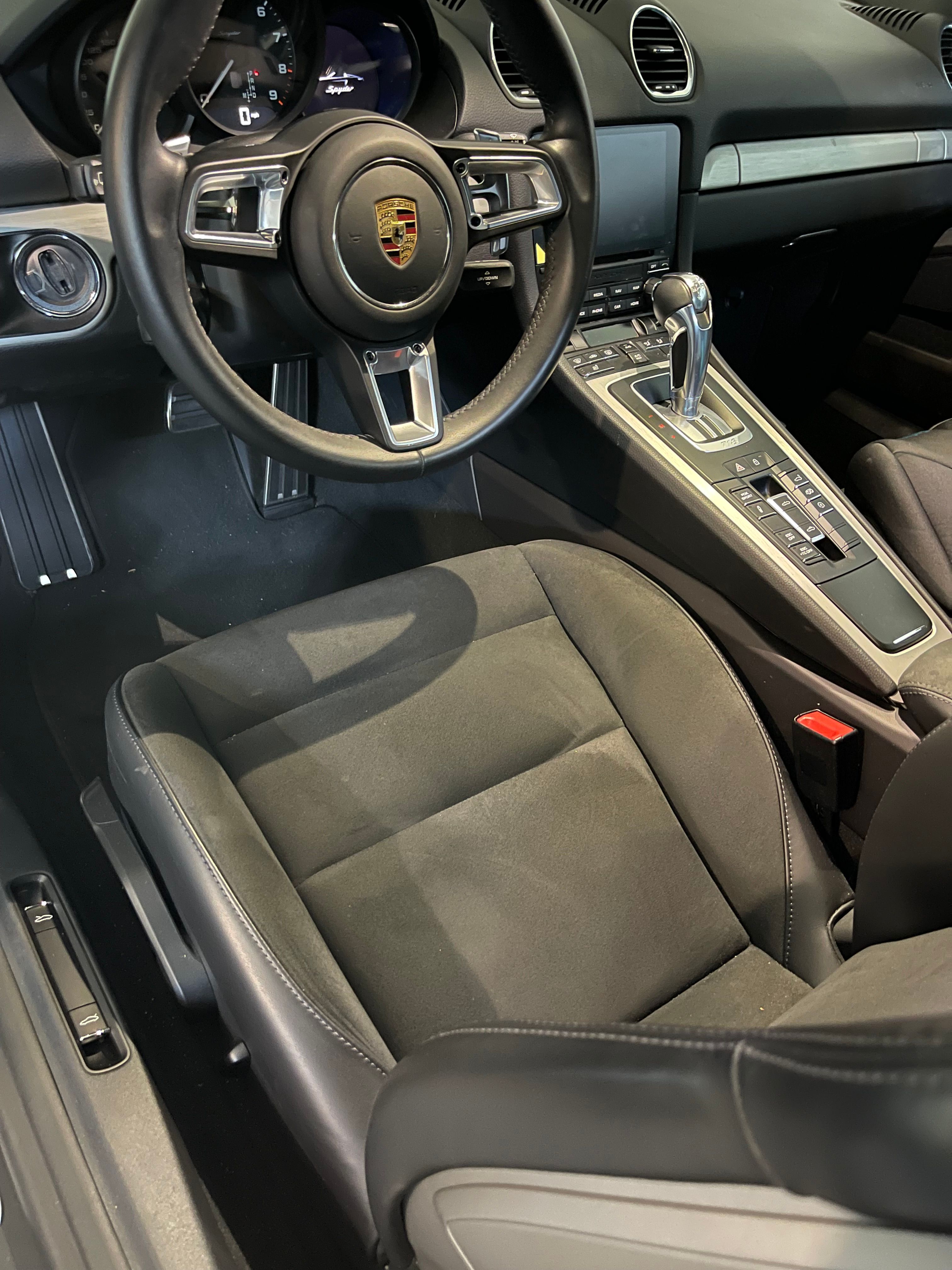 Used 2021 Porsche 718 Boxster Spyder RWD image 8