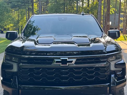 Used 2025 Chevrolet Silverado 1500 ZR2 w/ Technology Package AWD/4WD image 10