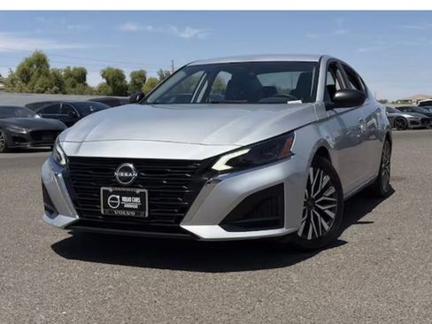 Used 2024 Nissan Altima 2.5 SV FWD image 5