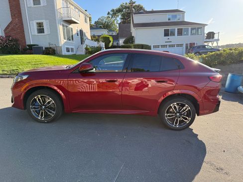 Used 2025 BMW X2 xDrive28i w/ M Sport Package image 4