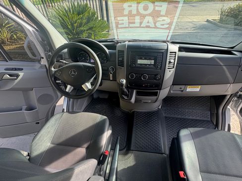 Used 2016 Mercedes-Benz Sprinter 3500 image 4