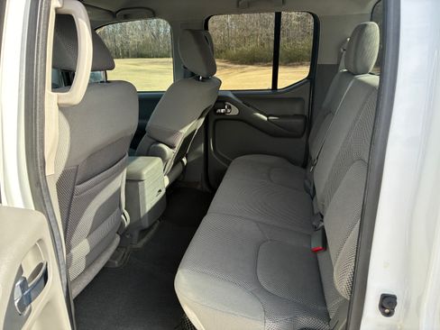 Used 2011 Nissan Frontier SV w/ SV Premium Utility Pkg image 19