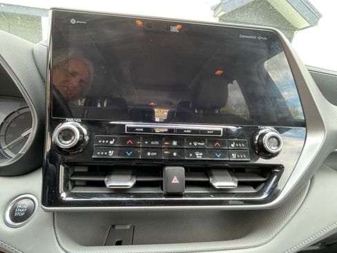 Used 2020 Toyota Highlander Platinum image 11