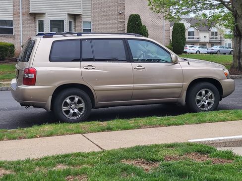 Used 2004 Toyota Highlander 2WD V6 image 1