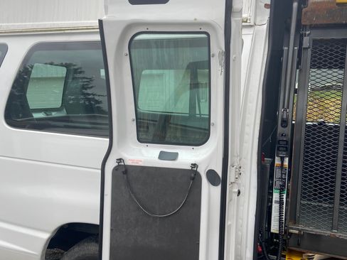Used 2014 Ford E-250 and Econoline 250 Extended w/ Power Group image 6
