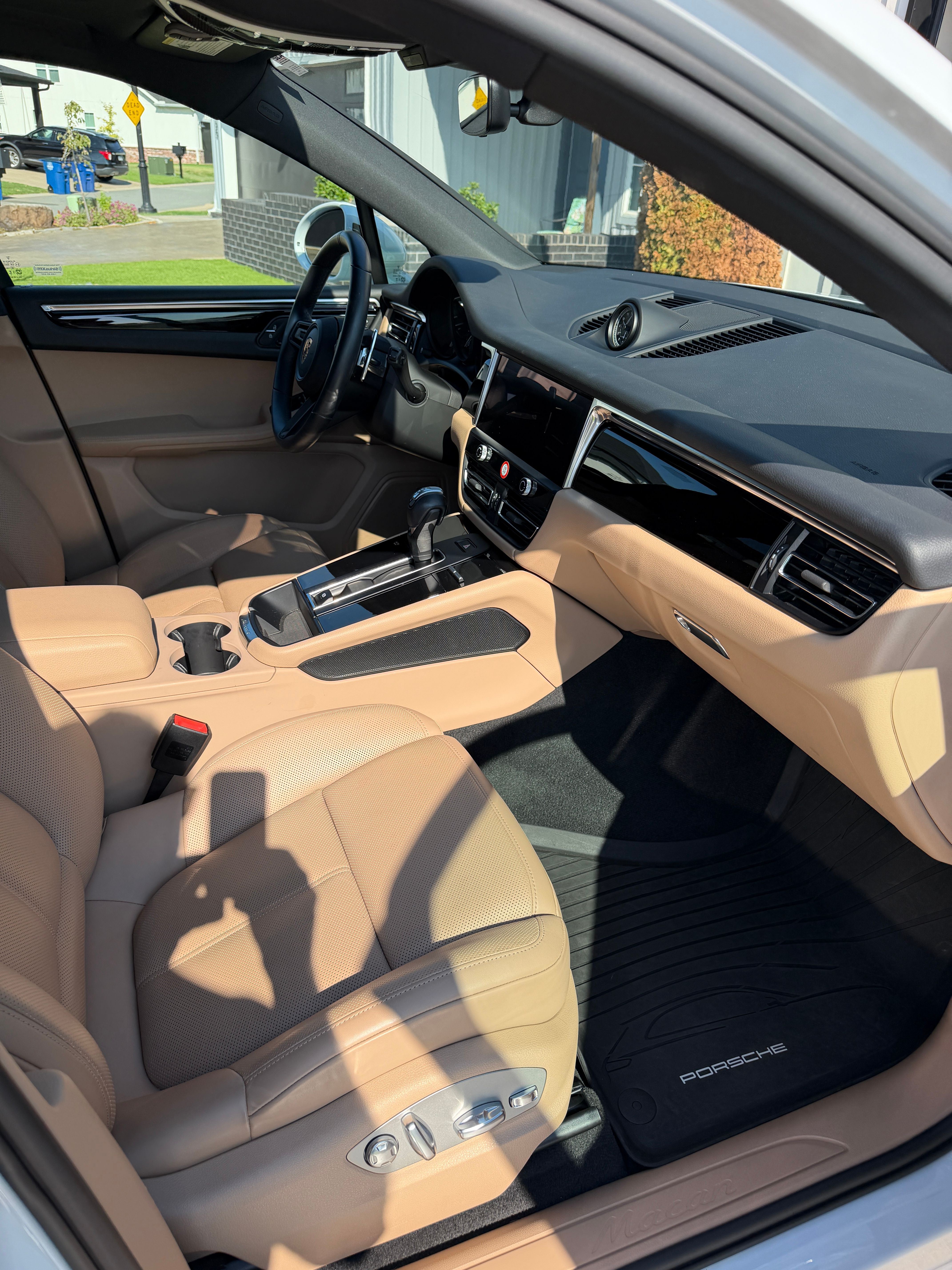Used 2024 Porsche Macan AWD/4WD image 26