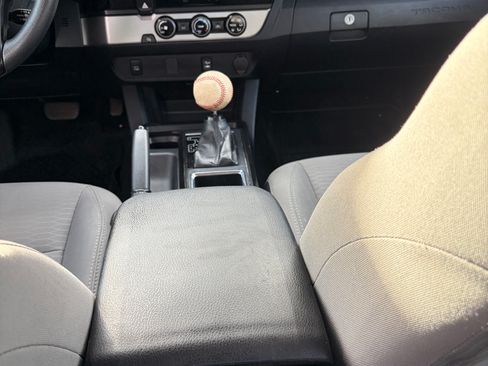 Used 2018 Toyota Tacoma SR w/ SR Convenience Package RWD image 10