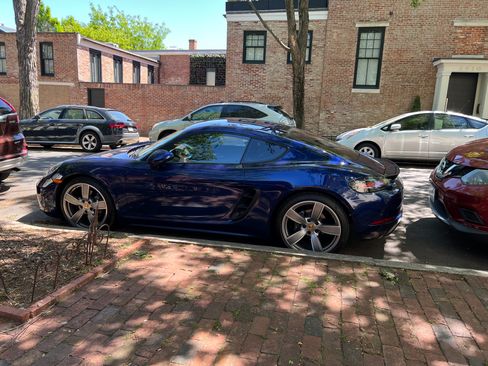 Used 2021 Porsche 718 Cayman RWD image 11