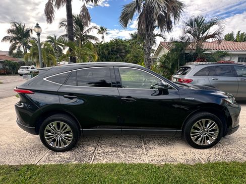 Used 2021 Toyota Venza Limited AWD/4WD image 4