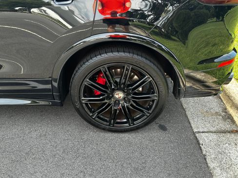 Used 2016 Porsche Cayenne GTS AWD/4WD image 28