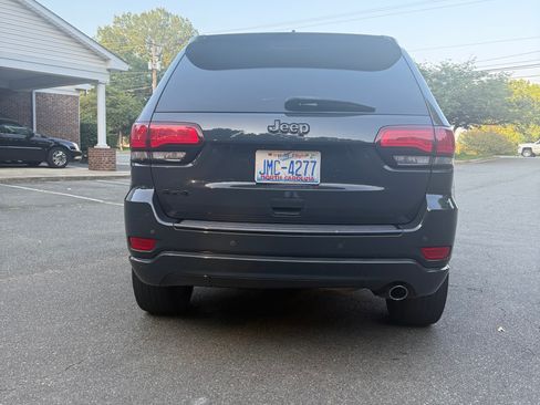 Used 2017 Jeep Grand Cherokee Altitude AWD/4WD image 8