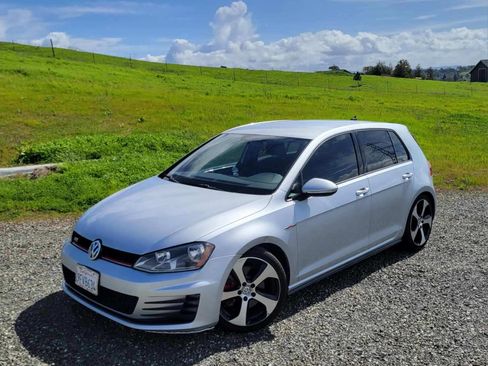Used 2015 Volkswagen GTI S image 9