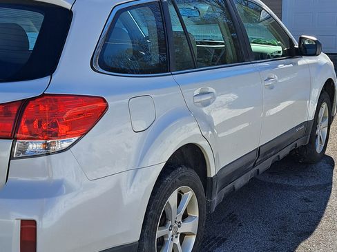 Used 2014 Subaru Outback 2.5i w/ Alloy Wheel Package image 2