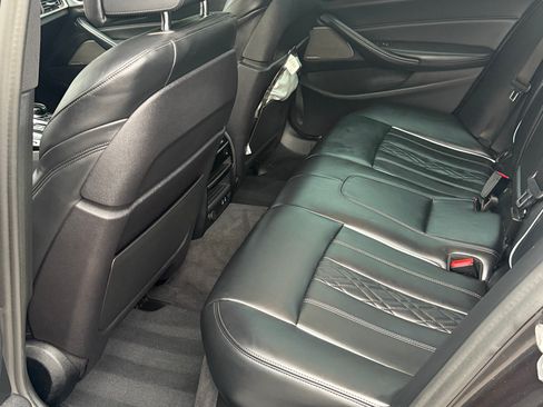 Used 2020 BMW M550i xDrive w/ Dynamic Handling Package AWD/4WD image 17