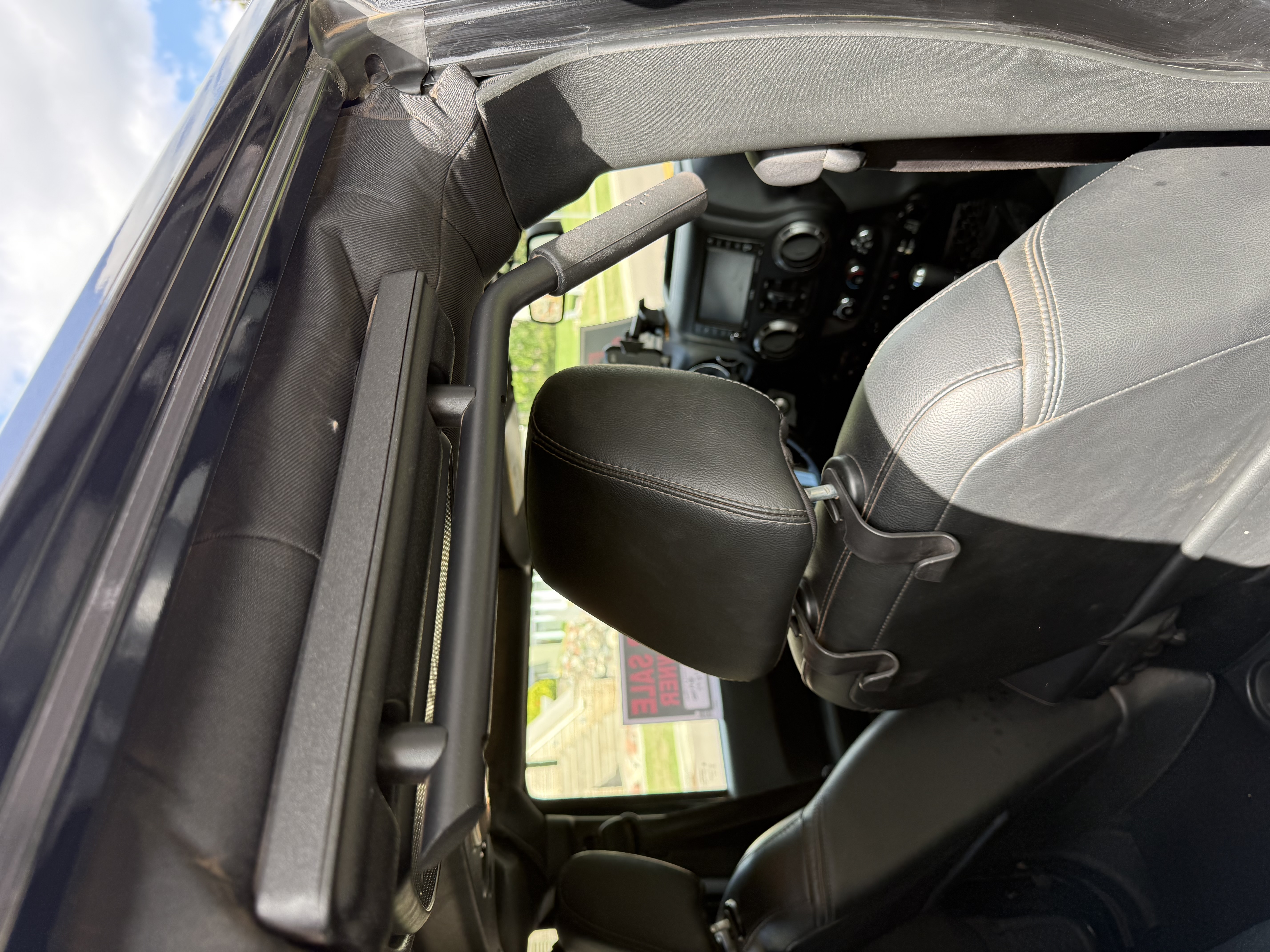 Used 2018 Jeep Wrangler Unlimited Sahara AWD/4WD image 10
