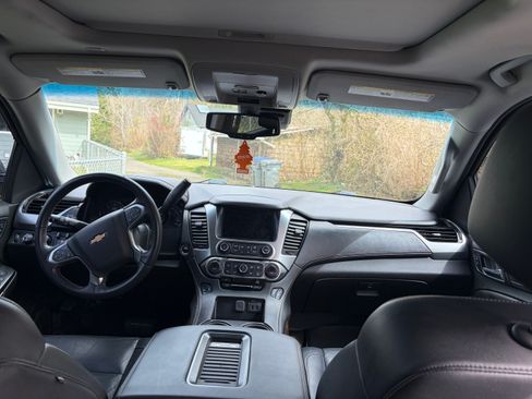 Used 2017 Chevrolet Suburban LT image 15