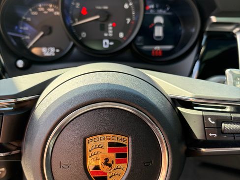 Used 2024 Porsche Macan image 8