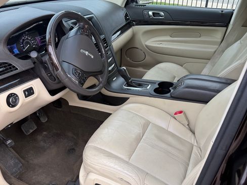 Used 2013 Lincoln MKT AWD image 6