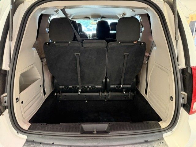 Used 2016 Dodge Grand Caravan American Value Package FWD image 16