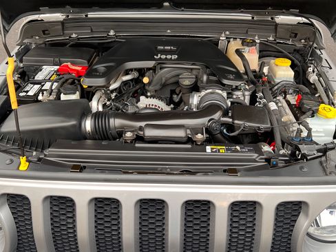 Used 2018 Jeep Wrangler Sport image 8